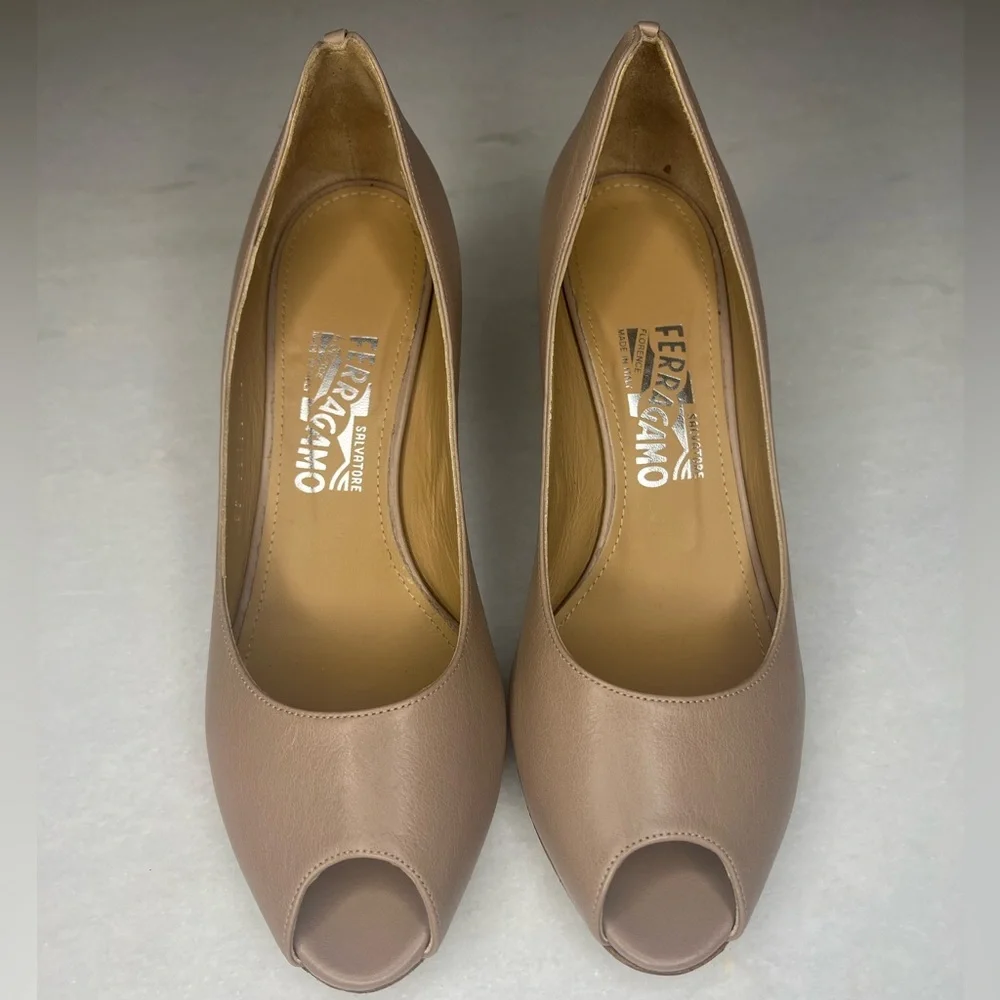 SALVATORE FERRAGAMO WOMENS PEEP TOE WEDGES LIGHT BEIGE SZ 9 - Picture 6 of 10